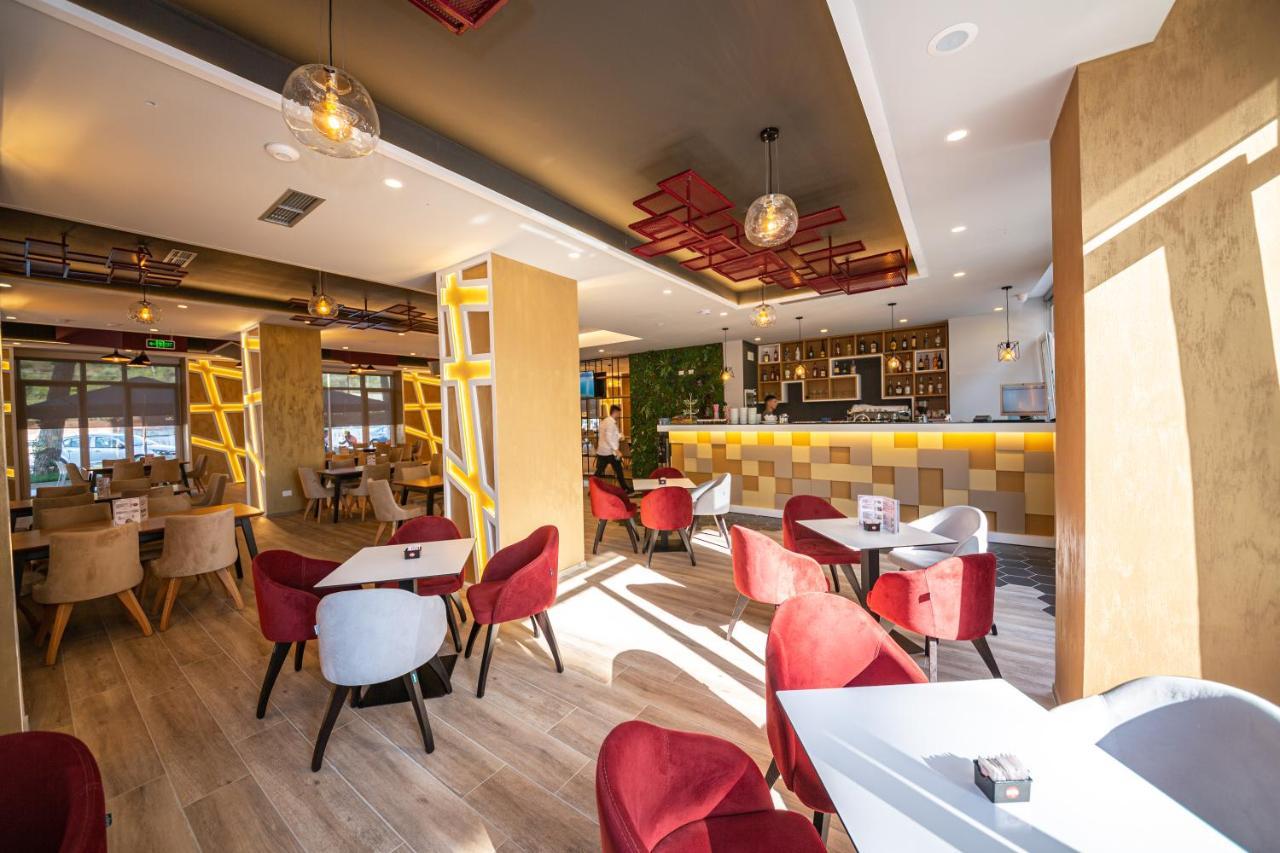 Ponari S Hotel Kryemedhej ภายนอก รูปภาพ