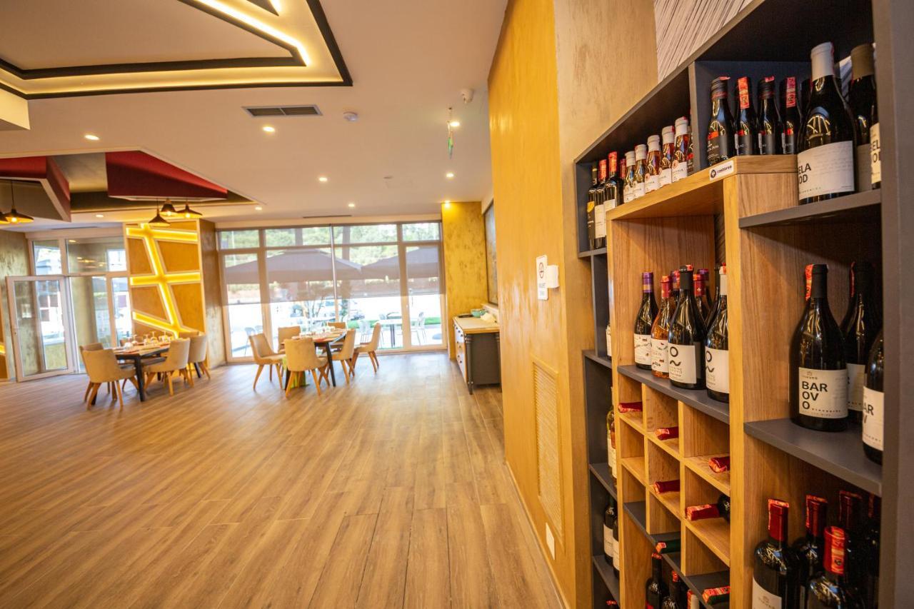Ponari S Hotel Kryemedhej ภายนอก รูปภาพ